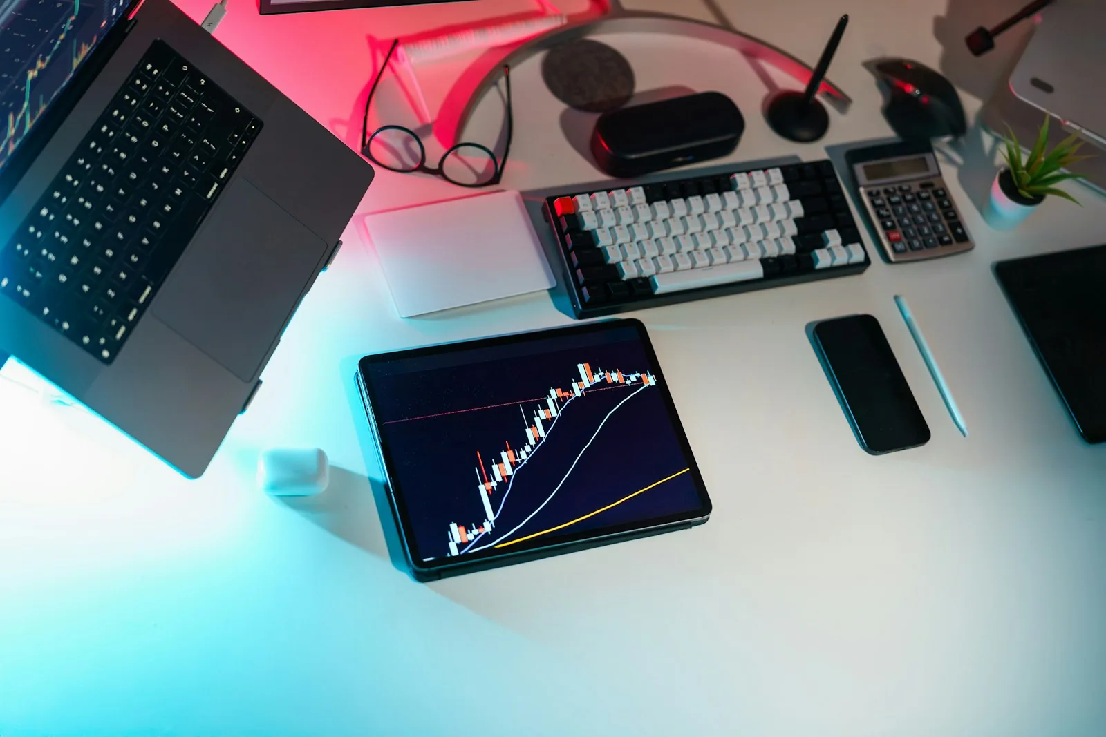 Phân tích circulating supply total supply max supply qua biểu đồ giao dịch crypto