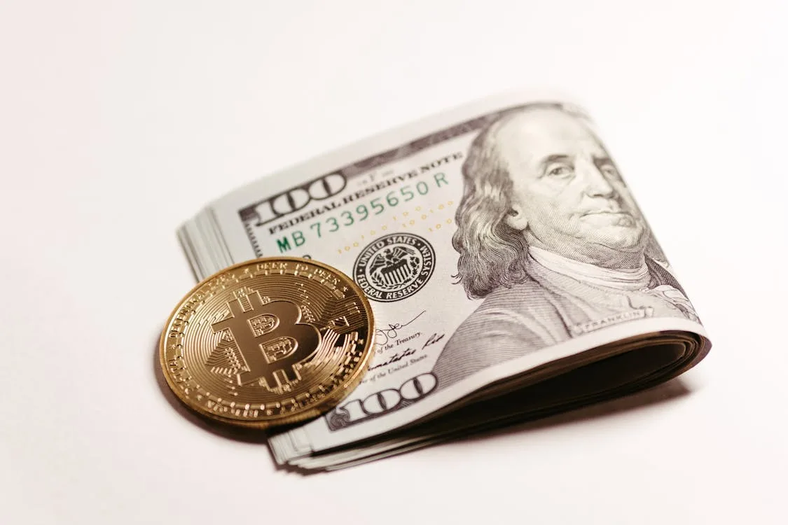 Floor price NFT định nghĩa - Bitcoin coin và đô la