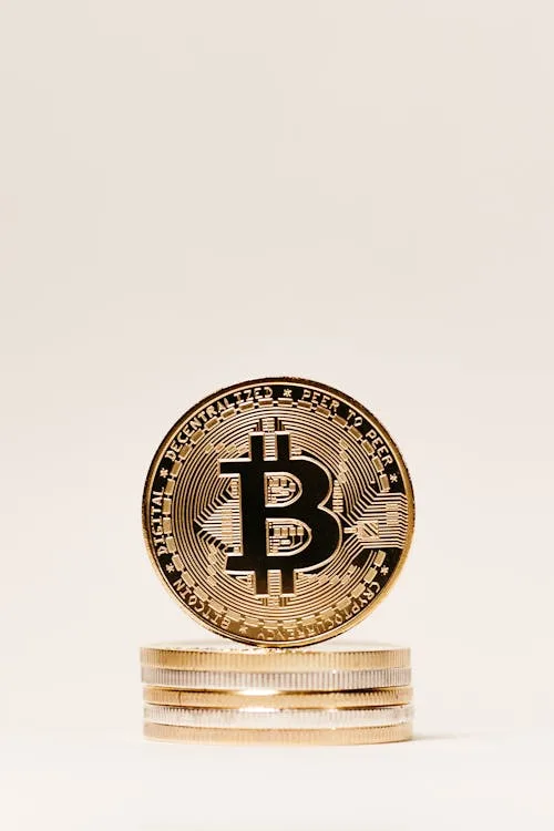 Bitcoin coin stack white background - quy trình mint NFT smart contract