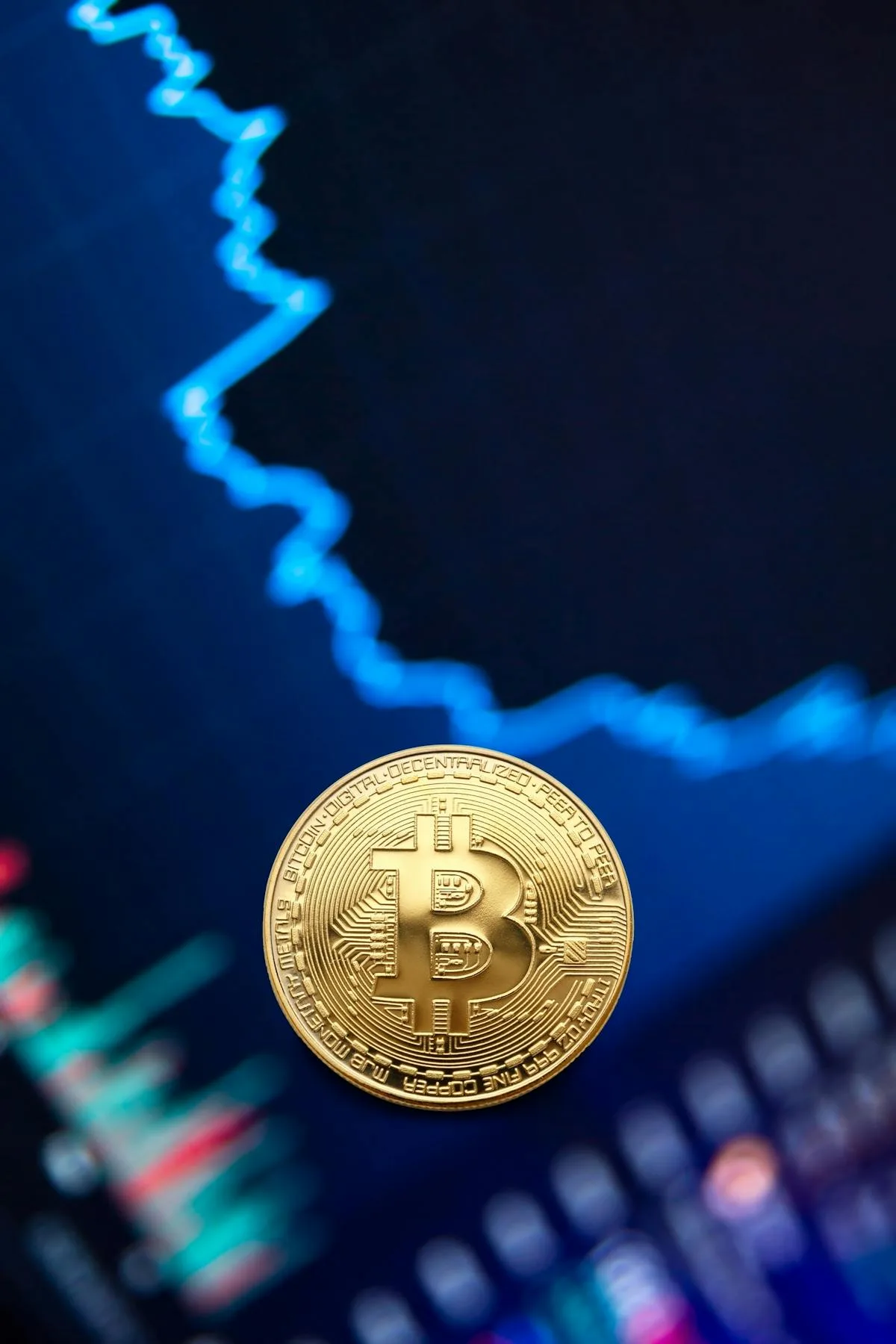 Cơ chế soft fork backward-compatible — nodes cũ chấp nhận block mới, không tách blockchain