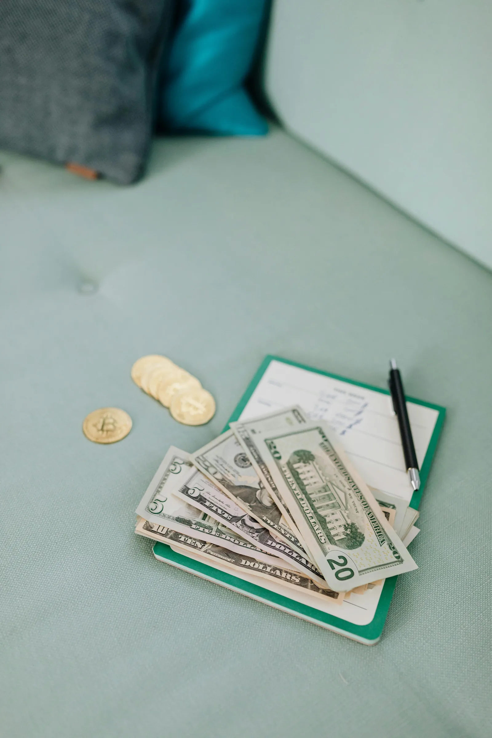 thị trường stablecoin 2026 thanh toán usd bitcoin coins notebook