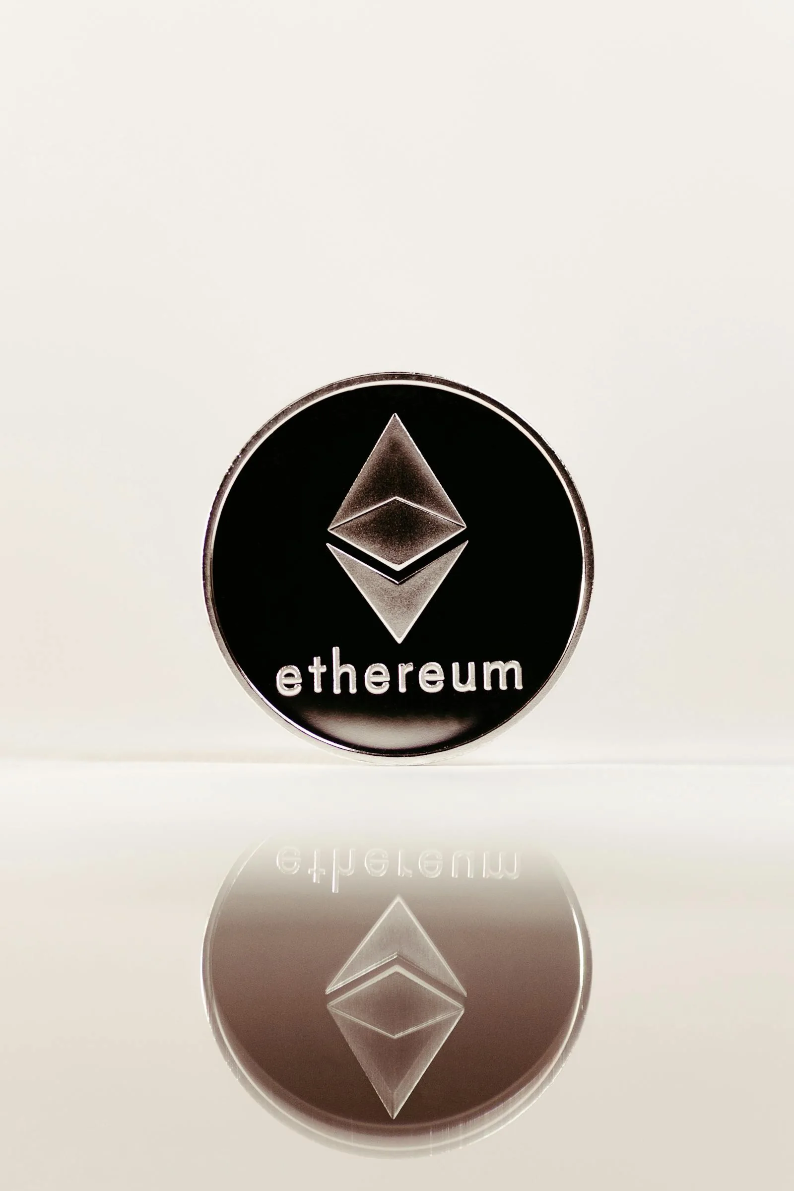 Đồng Ethereum phản chiếu tượng trưng cho validator Solana Cosmos Cardano so sánh