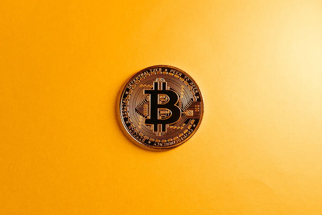 Bitcoin coin trên nền vàng - whitelist strategy và gas war