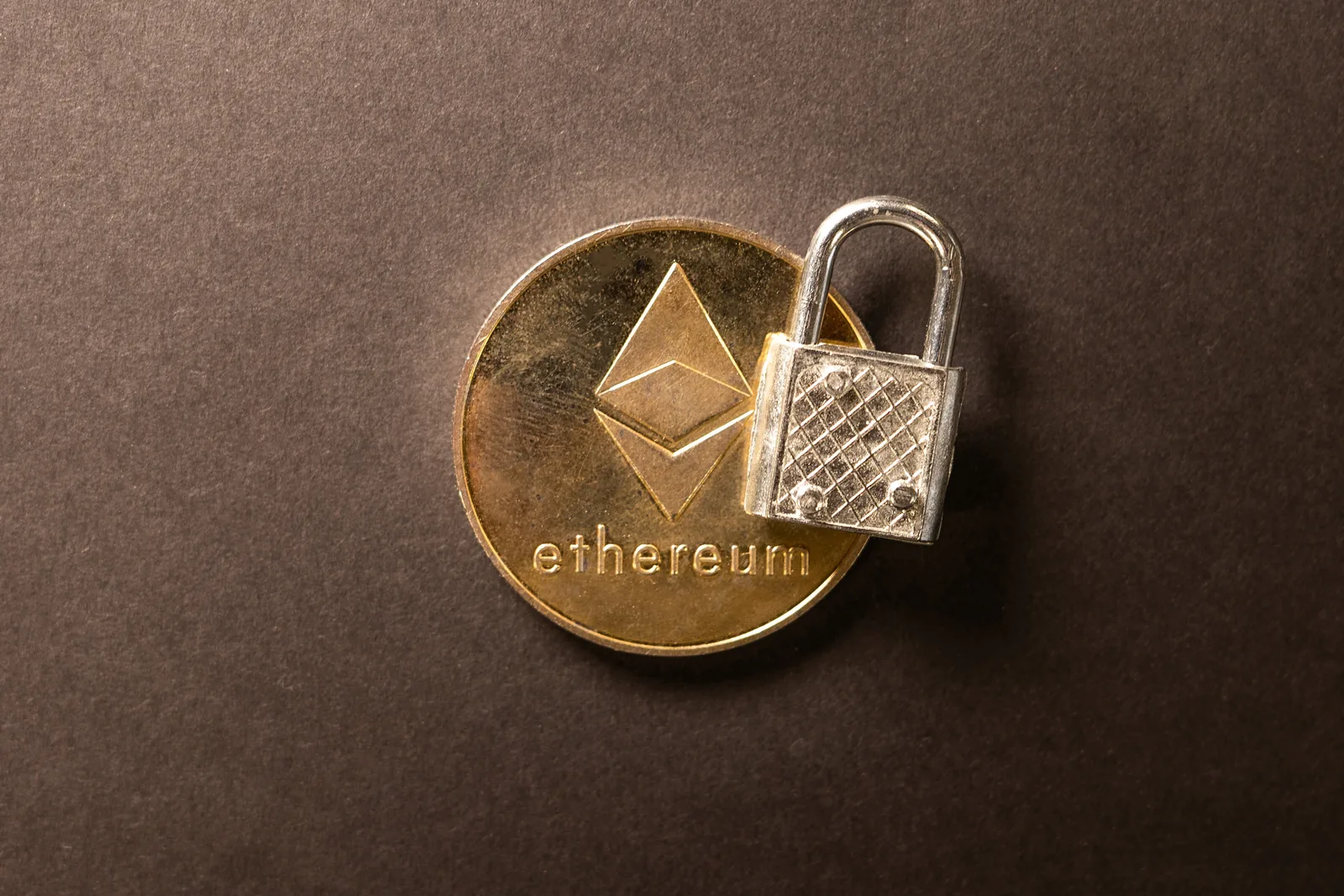 Sự thật về rủi ro coin: scam, pháp lý và những hiểu lầm nguy hiểm